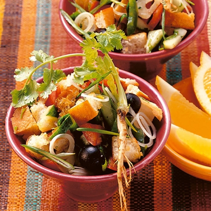 Brotsalat mit Koriander