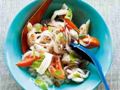 Pikanter Glasnudelsalat mit Tintenfisch (Yam Wunsen)