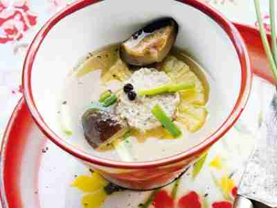 Suppe mit gefüllten Ananasringen (Soup Sapparot)