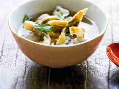 Suppe mit Eierstreifen (Soup Khai Sen)