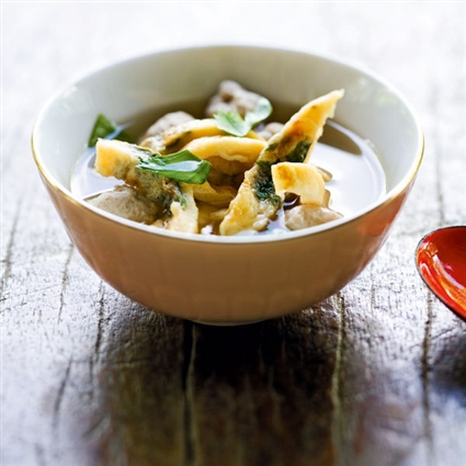 Suppe mit Eierstreifen (Soup Khai Sen)