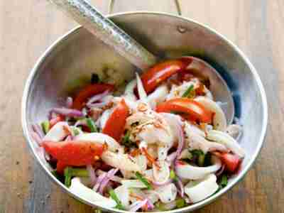 Scharfer Tintenfischsalat (Yam Pla Mük)