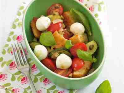 Ciabatta-Salat mit Mozzarella