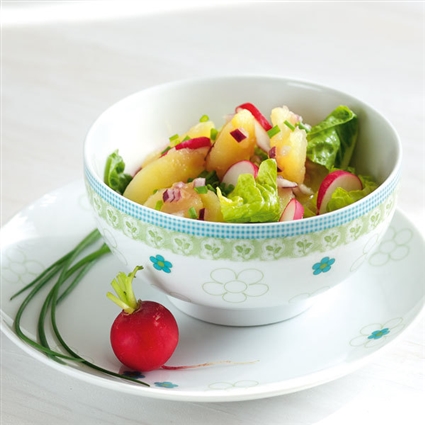 Kartoffelsalat mit Radieschen mit Römersalat