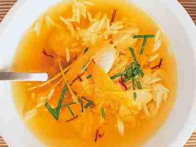 Hühnersuppe mit Zitrone & Safran
