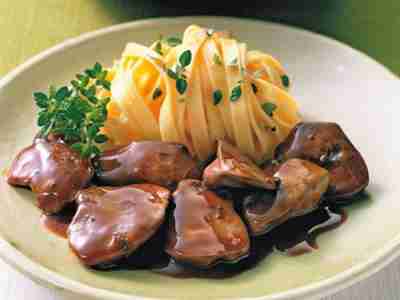 Nudeln mit Hähnchenleberragout