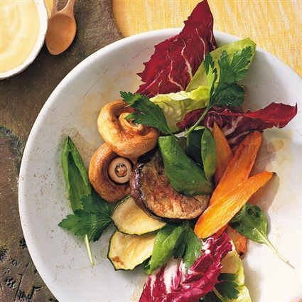 Salat aus gebackenem Gemüse mit Aïoli