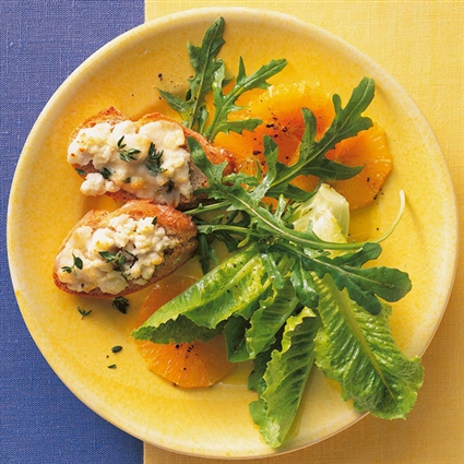 Rucola mit Orange und Thymian-Ziegenkäse-Crostini