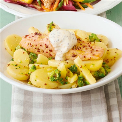Kartoffel-Brokkoli-Salat mit Lachs