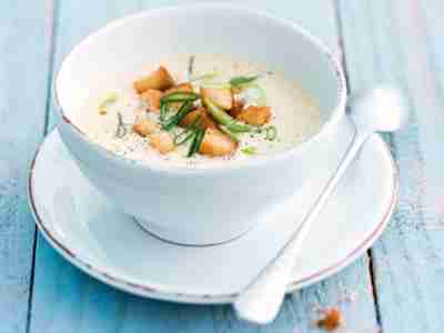 Cremige Brotsuppe mit Meerrettich
