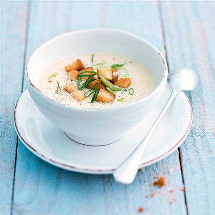 Cremige Brotsuppe mit Meerrettich