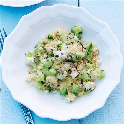 Couscous-Salat mit Gurke und Minze