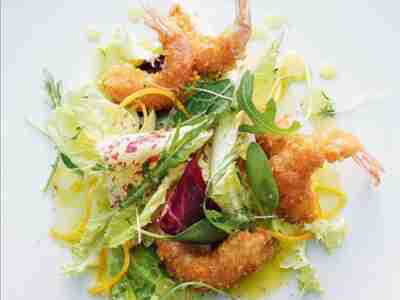 Bunter Blattsalat mit Riesengarnelen