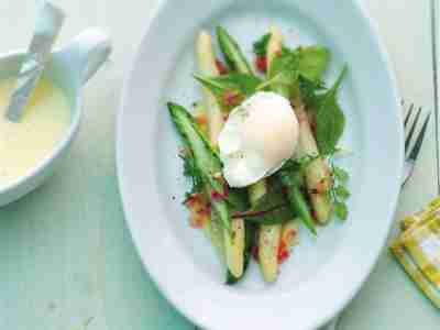 Lauwarmer Spargelsalat mit Pochiertem Ei