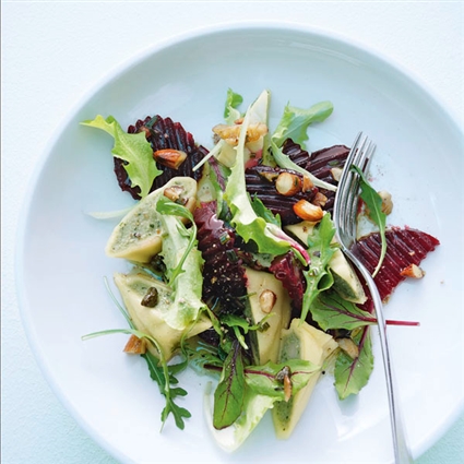 Maultaschensalat mit Honig-Nuss-Dressing