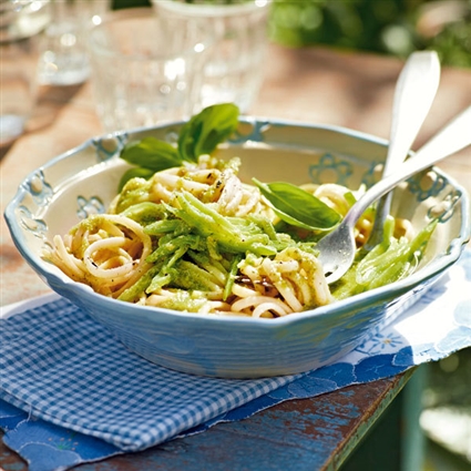 Linguine mit grünen Bohnen und Pesto