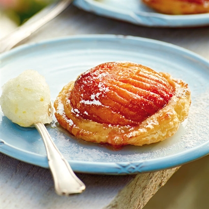 Pfirsich-Schwestern mit Champagnersorbet