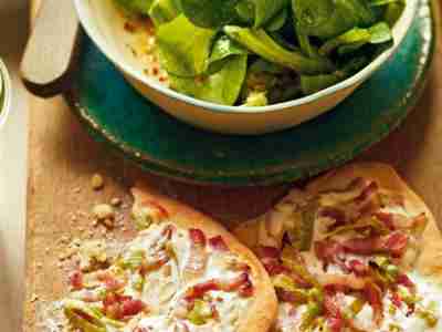 Feldsalat mit Mini-Flammkuchen
