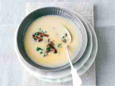 Kartoffelcremesuppe mit Speck-Croûtons