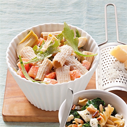 Nudelsalat mit Artischocken, Tomaten und Rucola