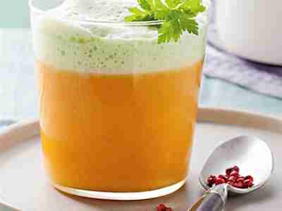 Kürbissuppe mit Petersilienschaum