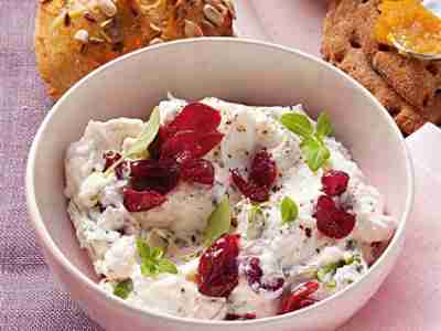 Ricotta-Aufstrich mit Cranberrys und Basilikum