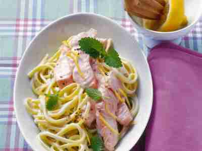 Zitronenmelissesauce mit Lachs