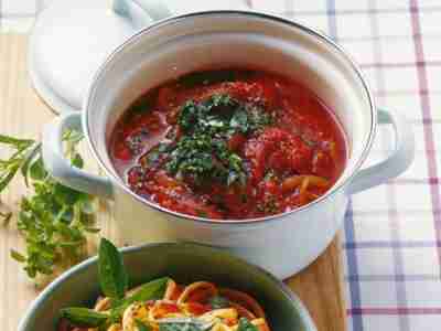 Tomaten-Sugo mit Kräutern