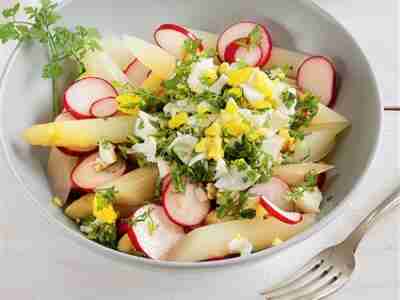 Spargelsalat mit Radieschen-Vinaigrette
