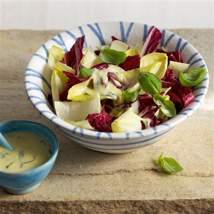 Radicchio-Chicorée-Salat mit Käsedressing