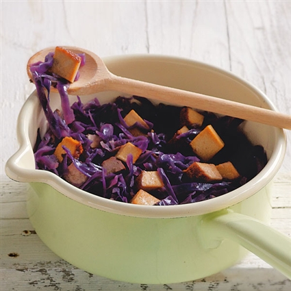 Rotkohltopf mit Räuchertofu