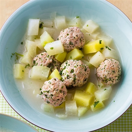 Kohlrabi-Petersilien-Suppe mit Klößchen