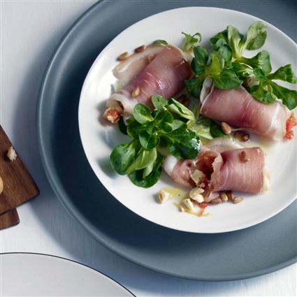 Feldsalat mit Schinkenröllchen