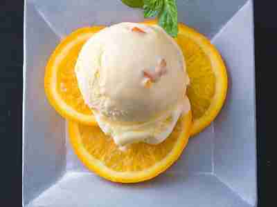 Orangeneis mit Sirup