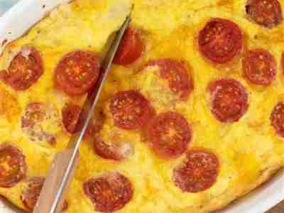 Käsefrittata mit Tomaten