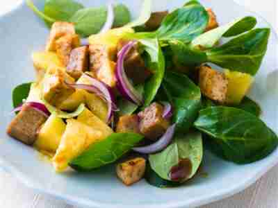 Ananas-Feldsalat mit Ingwerwürfeln