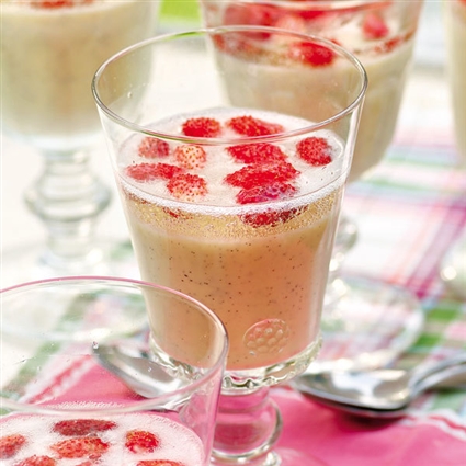 Panna cotta mit Walderdbeeren