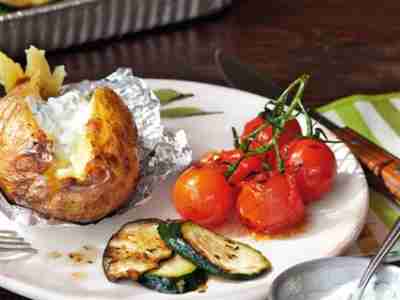 Grillgemüse und Folienkartoffeln mit Dip