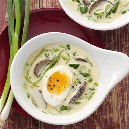 Frühlingssuppe mit Ei