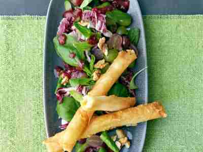 Herbstsalat mit Yufka-Käse-Stangen