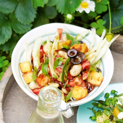 Brotsalat mit Bohnen und Fenchel