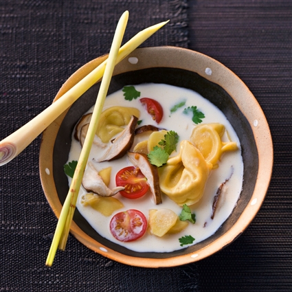 Tortelloni in Kokosbrühe