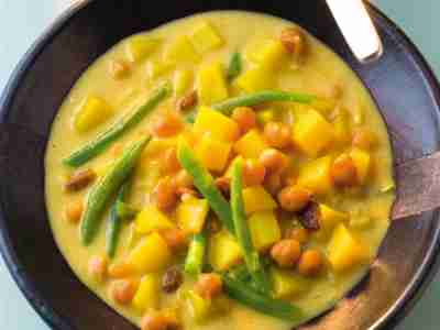 Indisches Kartoffelcurry mit Kichererbsen