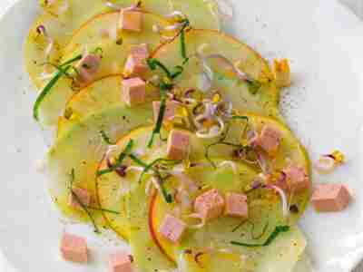 Kohlrabi-Carpaccio mit Räuchertofu