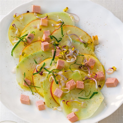 Kohlrabi-Carpaccio mit Räuchertofu