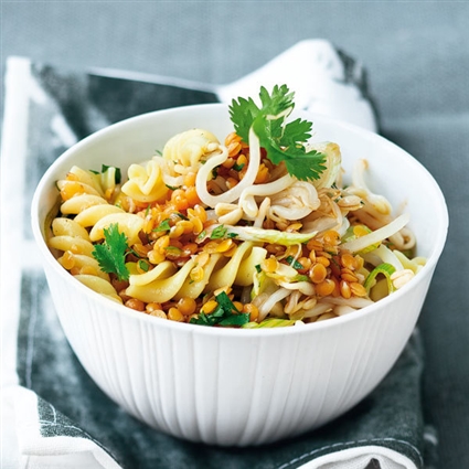 Pastasalat mit Roten Linsen