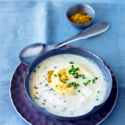 Blumenkohlsuppe mit Curry-Haube