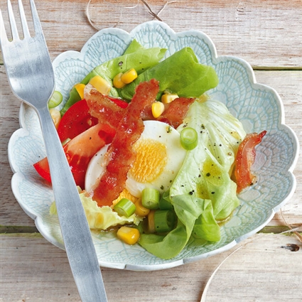 Gemischter Salat mit Speck-Chips