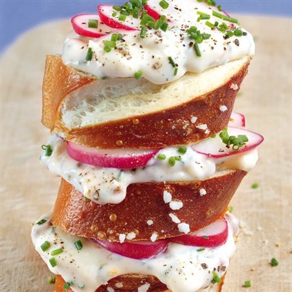 Laugenstangen mit Camembertcreme