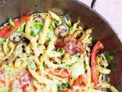 Spätzle-Pilzpfanne mit Käse